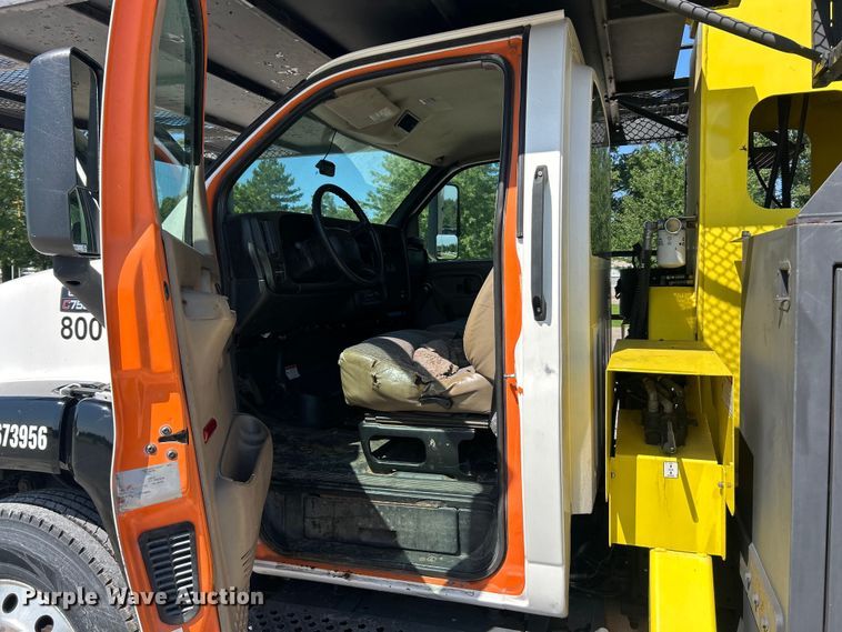 image for item EK8396 2009 GMC C7500 forestry bucket truck