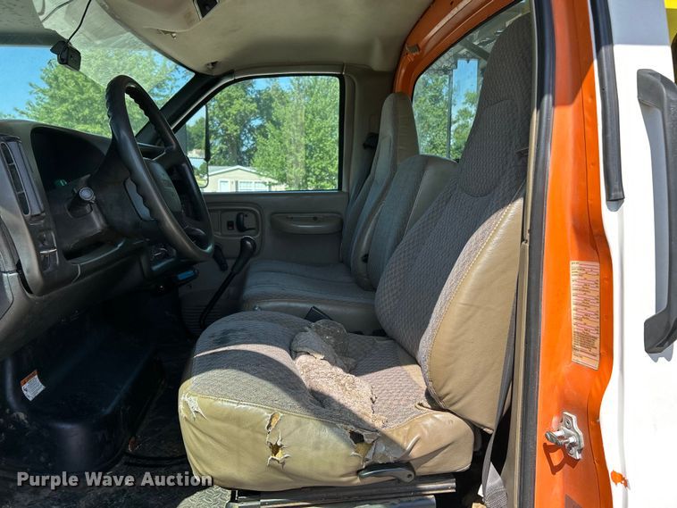 image for item EK8396 2009 GMC C7500 forestry bucket truck