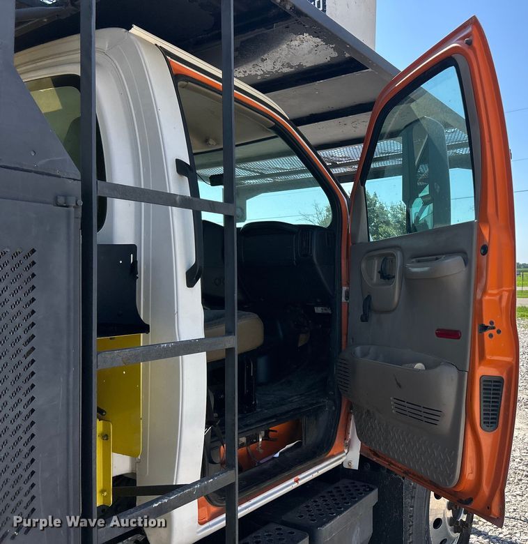 image for item EK8396 2009 GMC C7500 forestry bucket truck