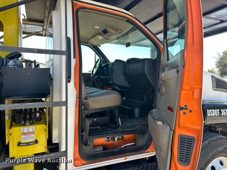 image for item EK8396 2009 GMC C7500 forestry bucket truck