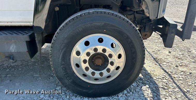 image for item EK8396 2009 GMC C7500 forestry bucket truck