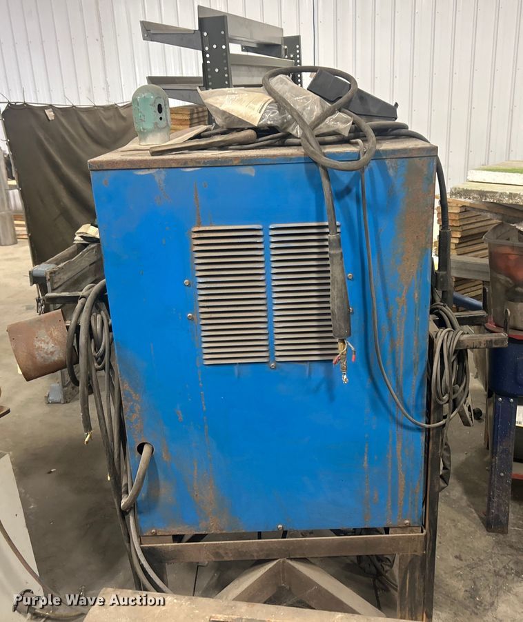 image for item EK8404 Miller Syncrowave 350 welder