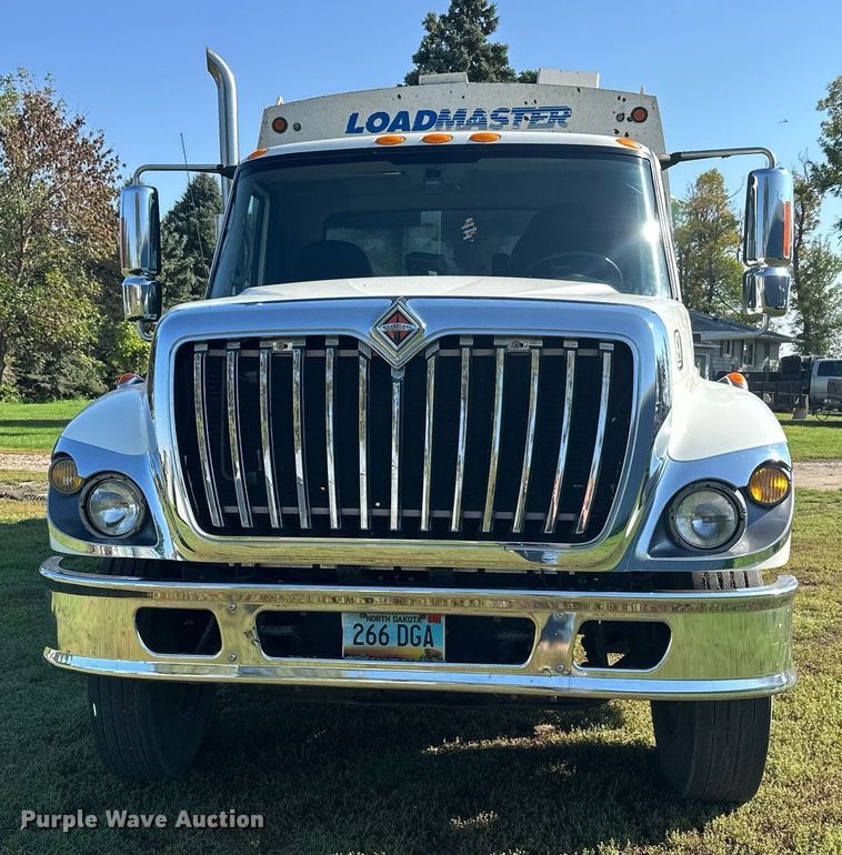 image for item EL0005 2010 International 7400 refuse truck