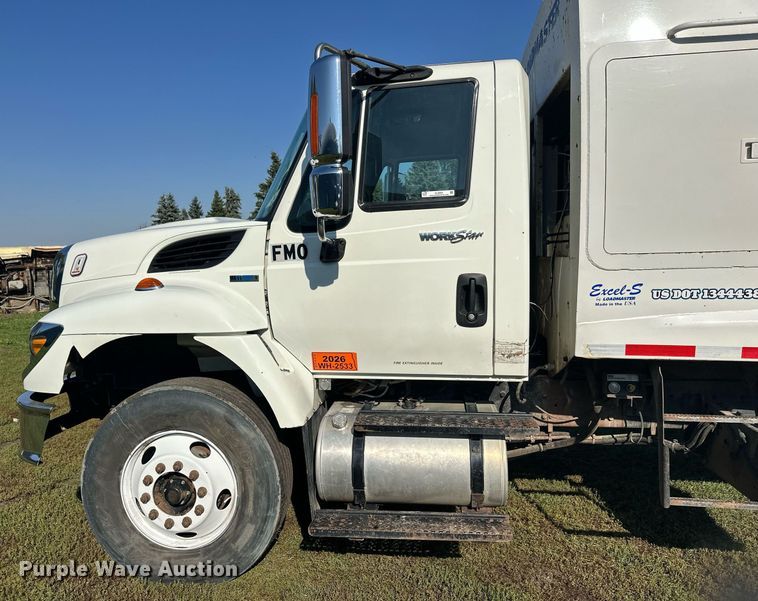 image for item EL0005 2010 International 7400 refuse truck