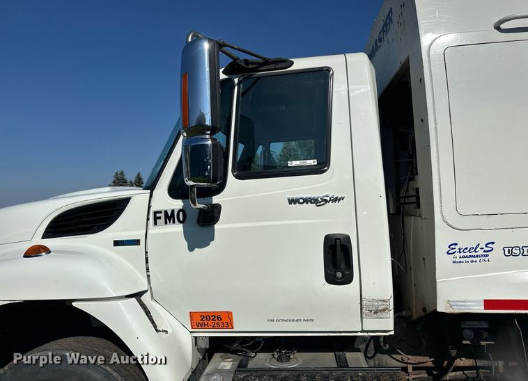 image for item EL0005 2010 International 7400 refuse truck