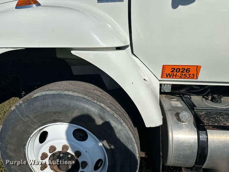 image for item EL0005 2010 International 7400 refuse truck