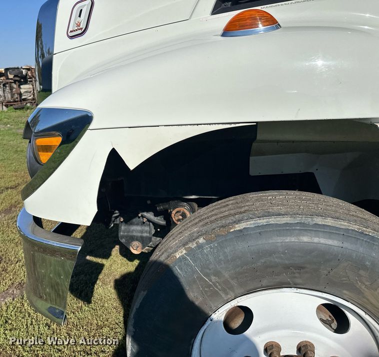 image for item EL0005 2010 International 7400 refuse truck