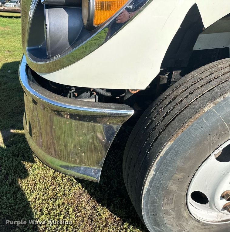 image for item EL0005 2010 International 7400 refuse truck