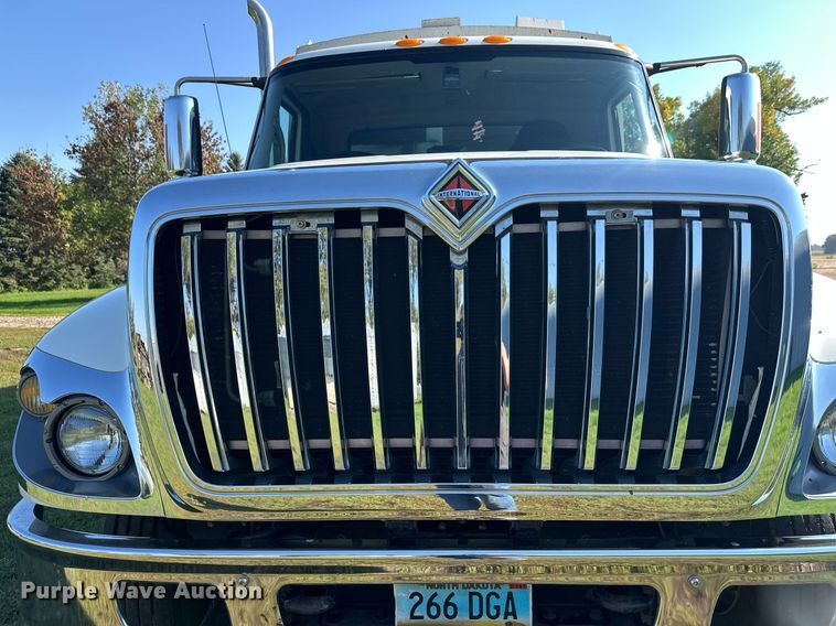 image for item EL0005 2010 International 7400 refuse truck