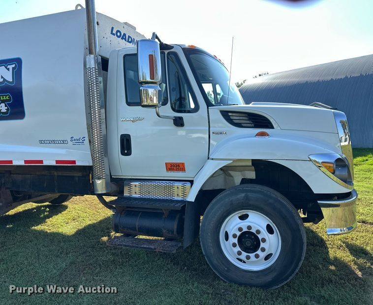 image for item EL0005 2010 International 7400 refuse truck