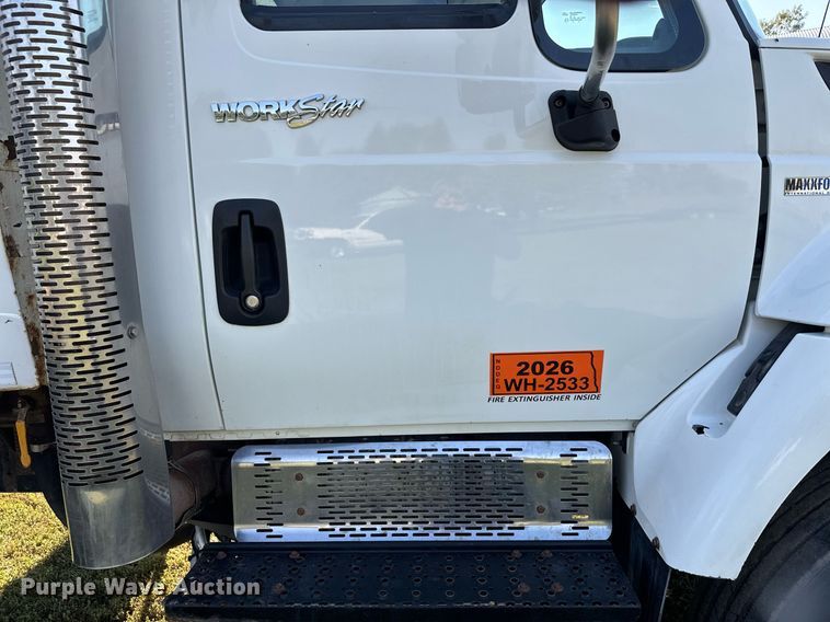 image for item EL0005 2010 International 7400 refuse truck