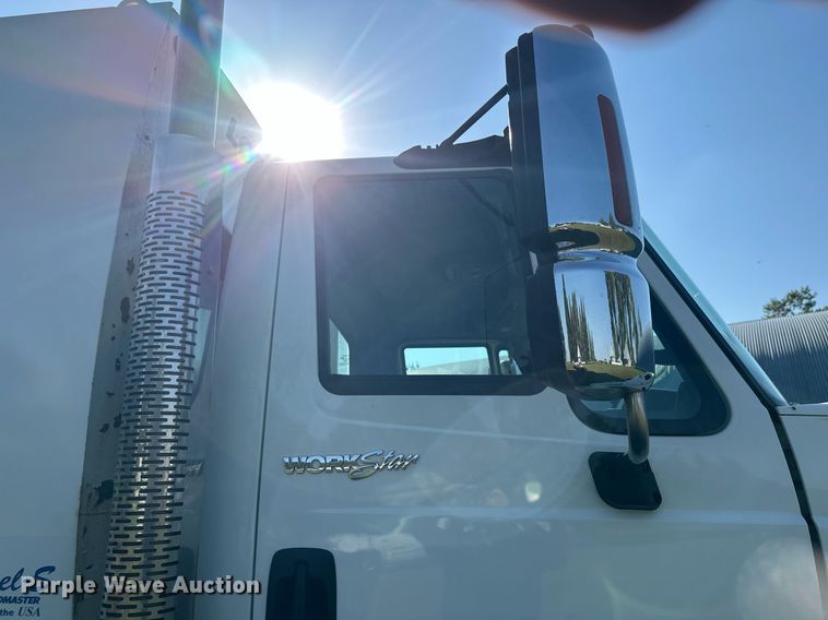 image for item EL0005 2010 International 7400 refuse truck