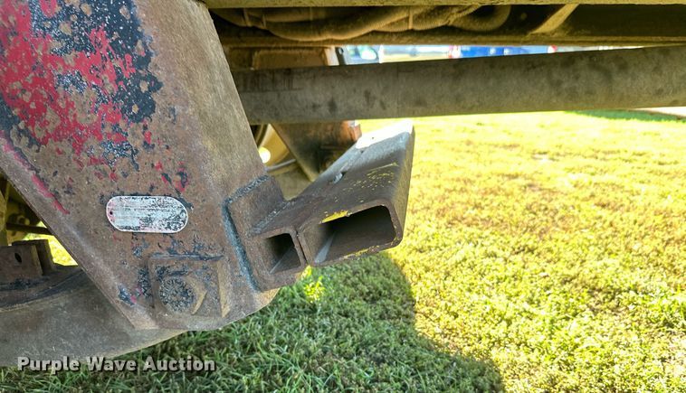 image for item EL0005 2010 International 7400 refuse truck