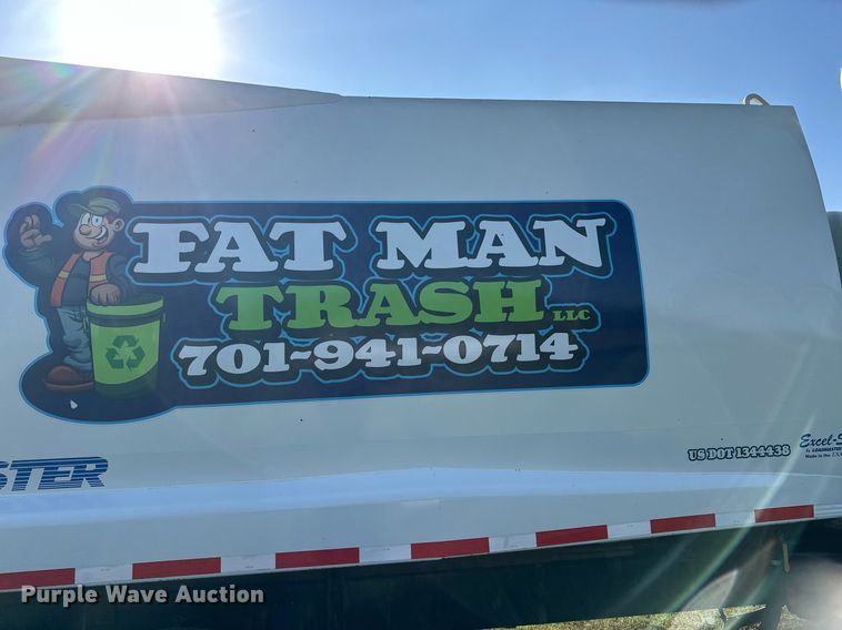 image for item EL0005 2010 International 7400 refuse truck