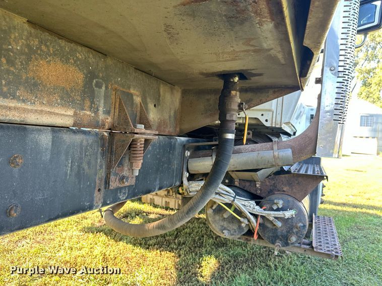 image for item EL0005 2010 International 7400 refuse truck