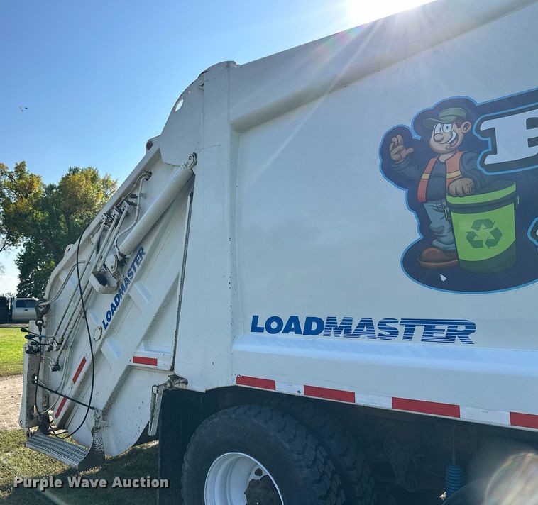 image for item EL0005 2010 International 7400 refuse truck