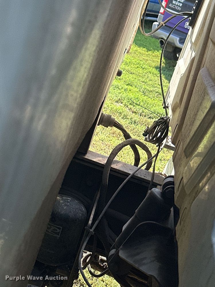 image for item EL0005 2010 International 7400 refuse truck