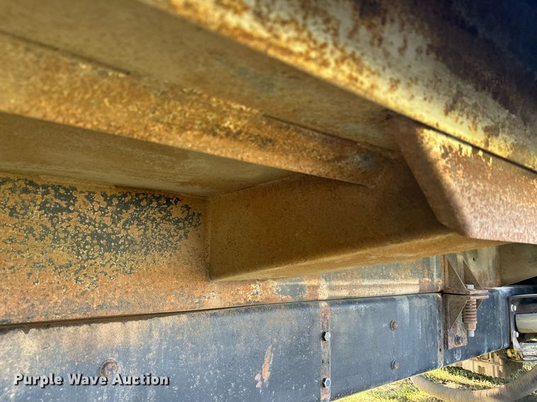 image for item EL0005 2010 International 7400 refuse truck