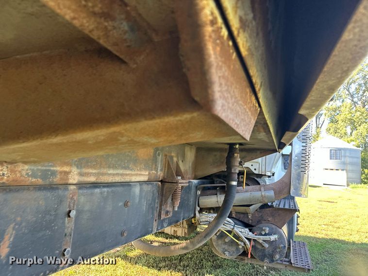 image for item EL0005 2010 International 7400 refuse truck