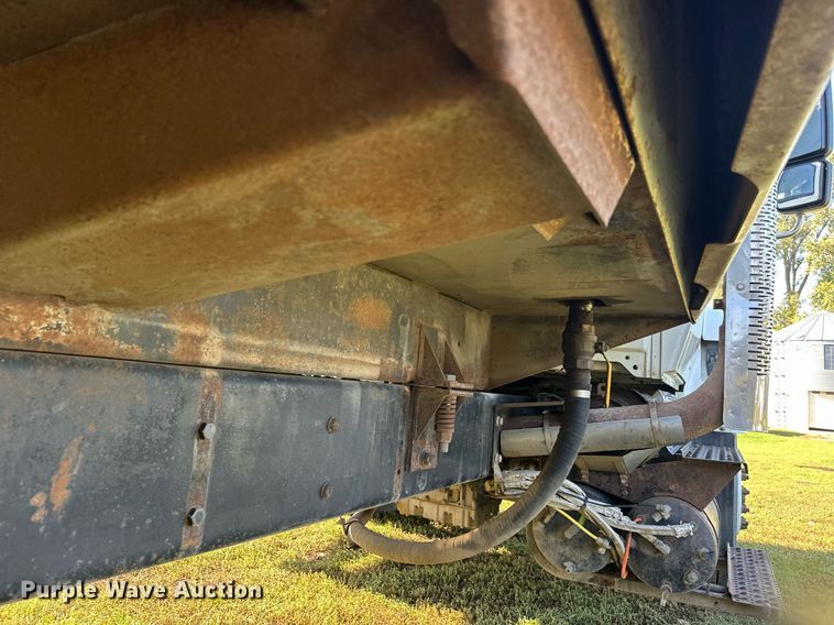 image for item EL0005 2010 International 7400 refuse truck