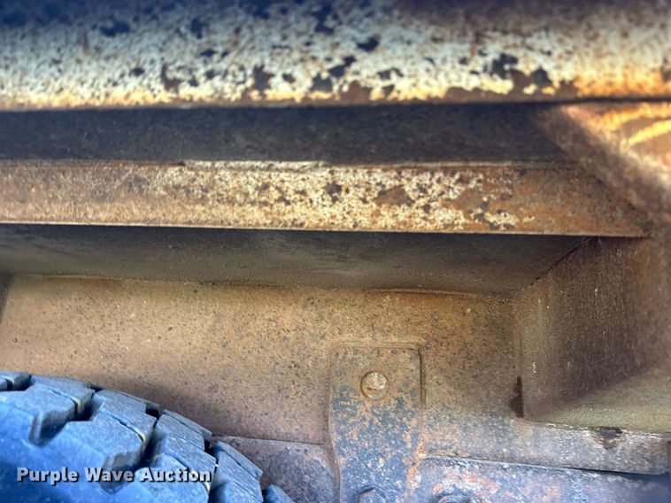 image for item EL0005 2010 International 7400 refuse truck