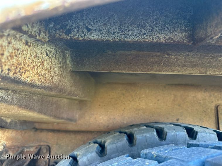 image for item EL0005 2010 International 7400 refuse truck