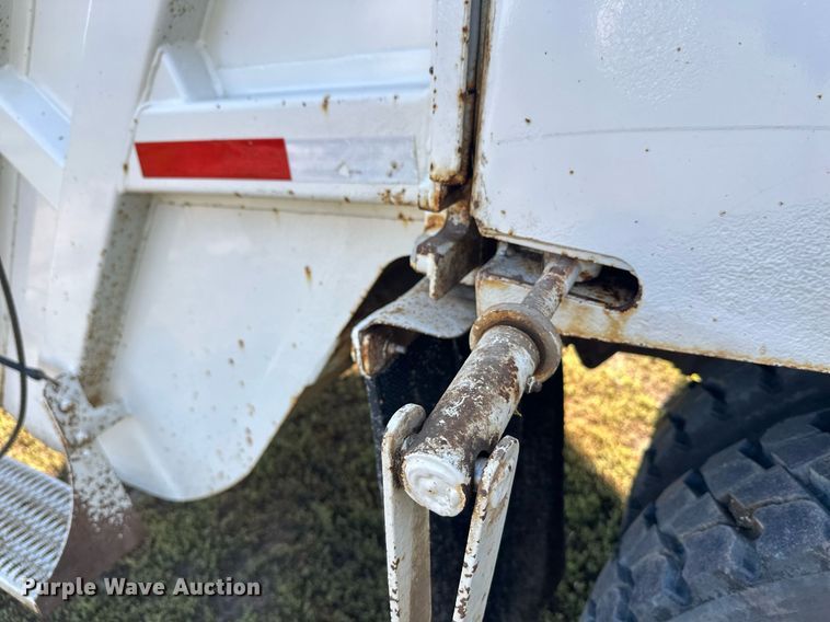 image for item EL0005 2010 International 7400 refuse truck