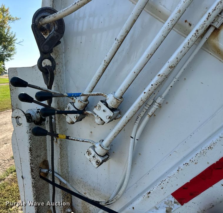 image for item EL0005 2010 International 7400 refuse truck