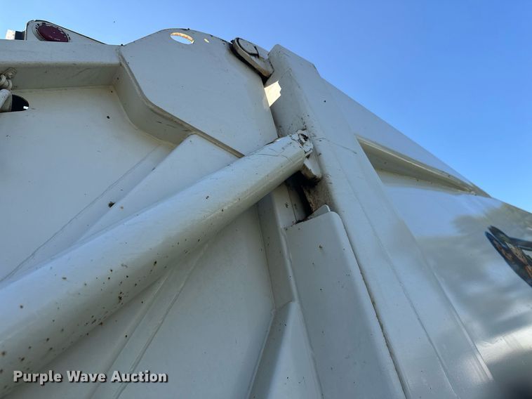 image for item EL0005 2010 International 7400 refuse truck