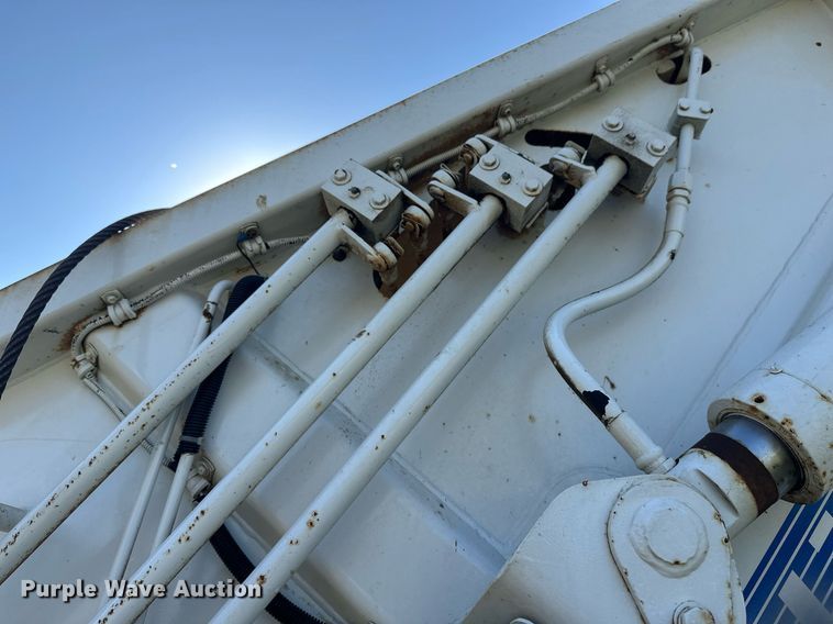 image for item EL0005 2010 International 7400 refuse truck