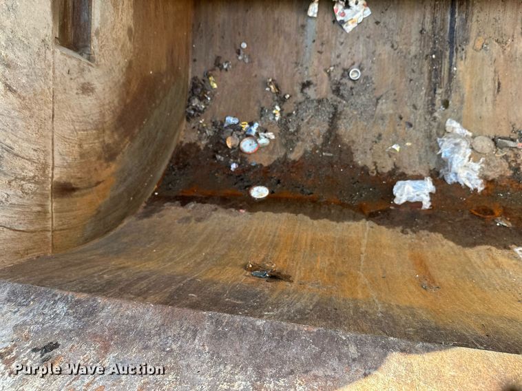 image for item EL0005 2010 International 7400 refuse truck