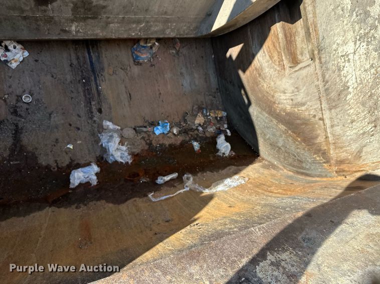 image for item EL0005 2010 International 7400 refuse truck