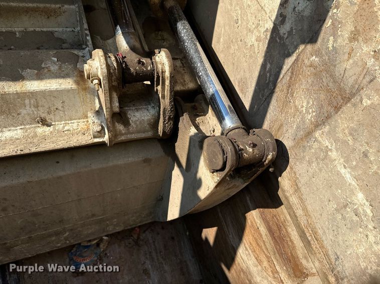 image for item EL0005 2010 International 7400 refuse truck