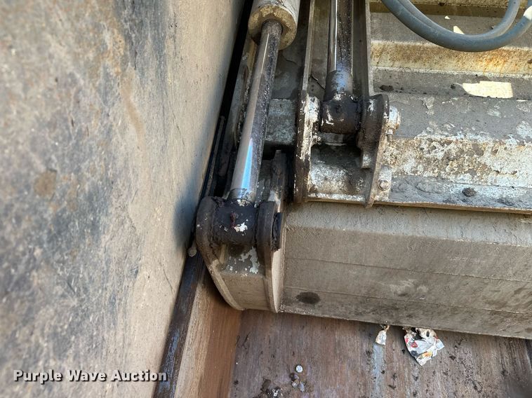 image for item EL0005 2010 International 7400 refuse truck