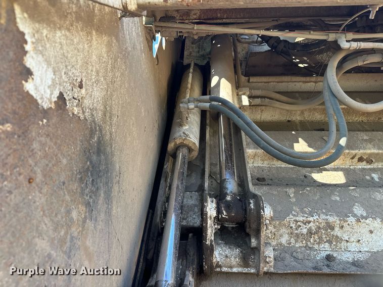 image for item EL0005 2010 International 7400 refuse truck