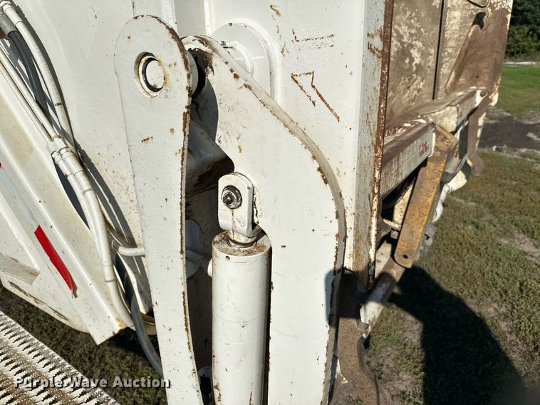 image for item EL0005 2010 International 7400 refuse truck