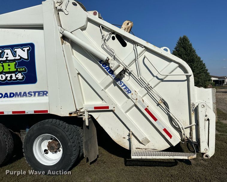 image for item EL0005 2010 International 7400 refuse truck