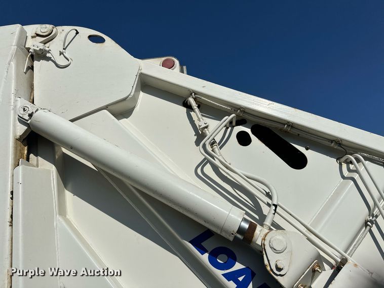 image for item EL0005 2010 International 7400 refuse truck