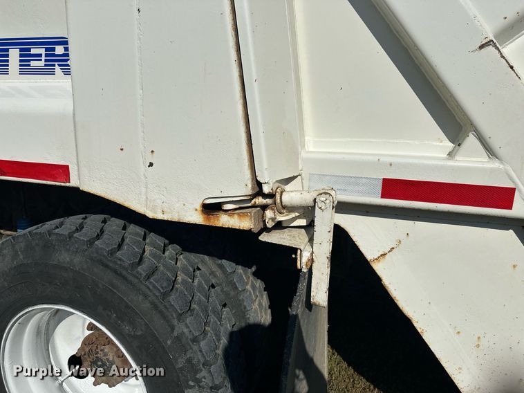 image for item EL0005 2010 International 7400 refuse truck