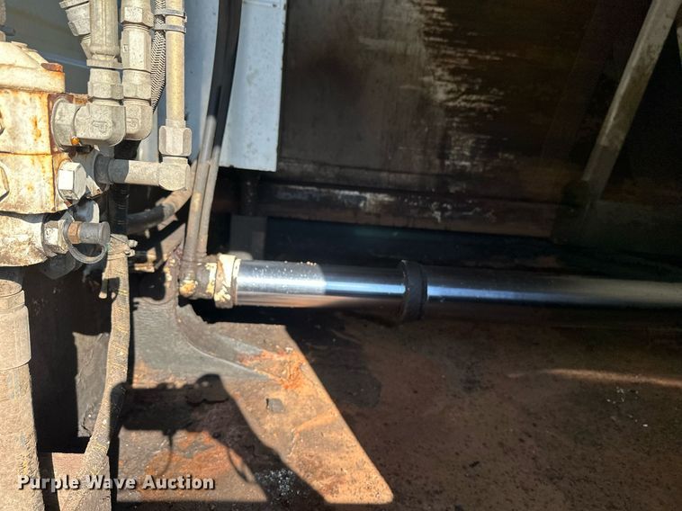 image for item EL0005 2010 International 7400 refuse truck