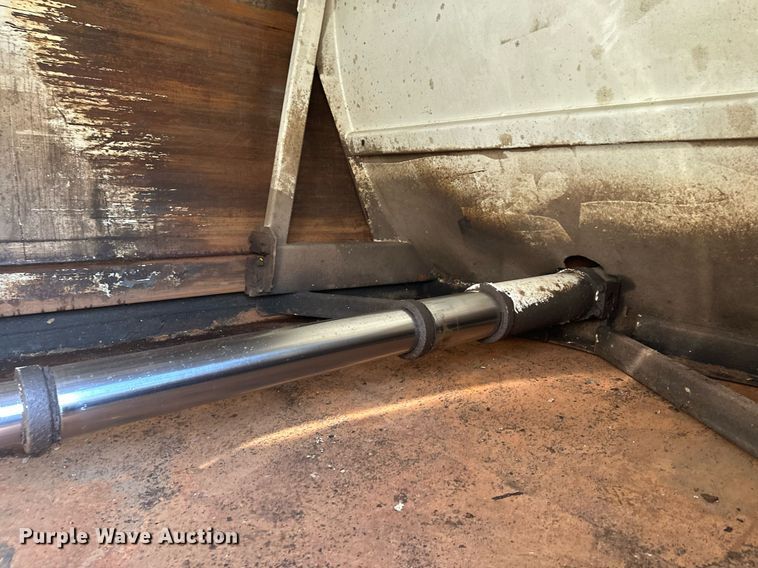 image for item EL0005 2010 International 7400 refuse truck