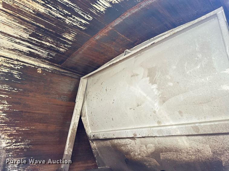 image for item EL0005 2010 International 7400 refuse truck