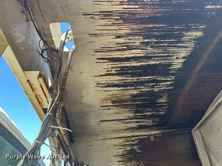 image for item EL0005 2010 International 7400 refuse truck