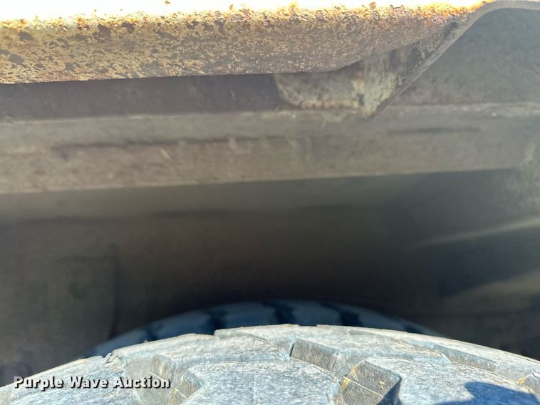 image for item EL0005 2010 International 7400 refuse truck