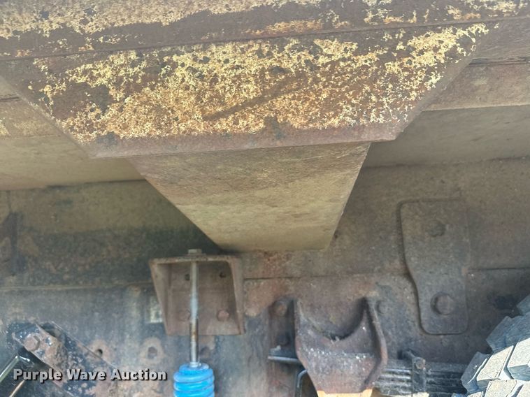 image for item EL0005 2010 International 7400 refuse truck