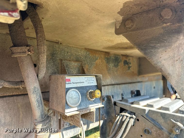 image for item EL0005 2010 International 7400 refuse truck