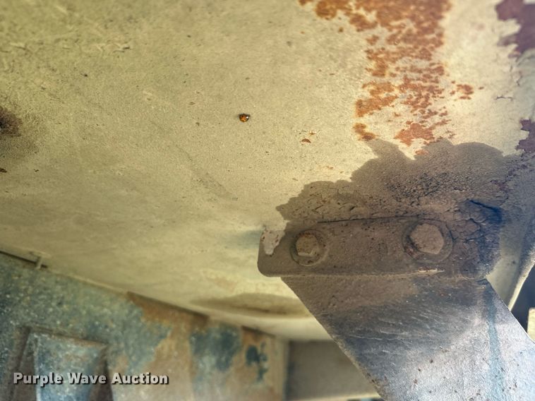 image for item EL0005 2010 International 7400 refuse truck