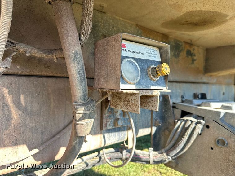 image for item EL0005 2010 International 7400 refuse truck