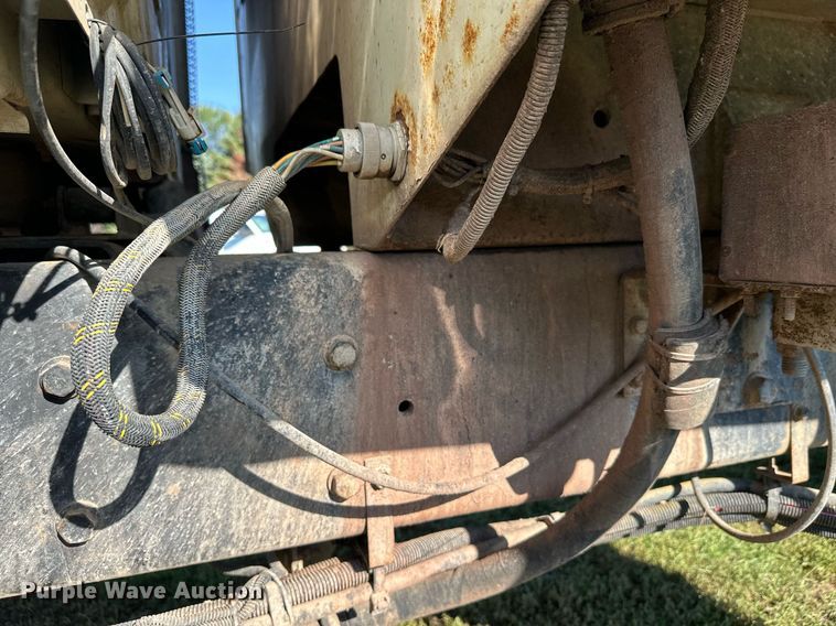 image for item EL0005 2010 International 7400 refuse truck