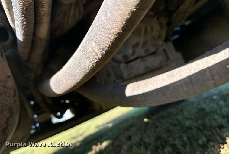 image for item EL0005 2010 International 7400 refuse truck